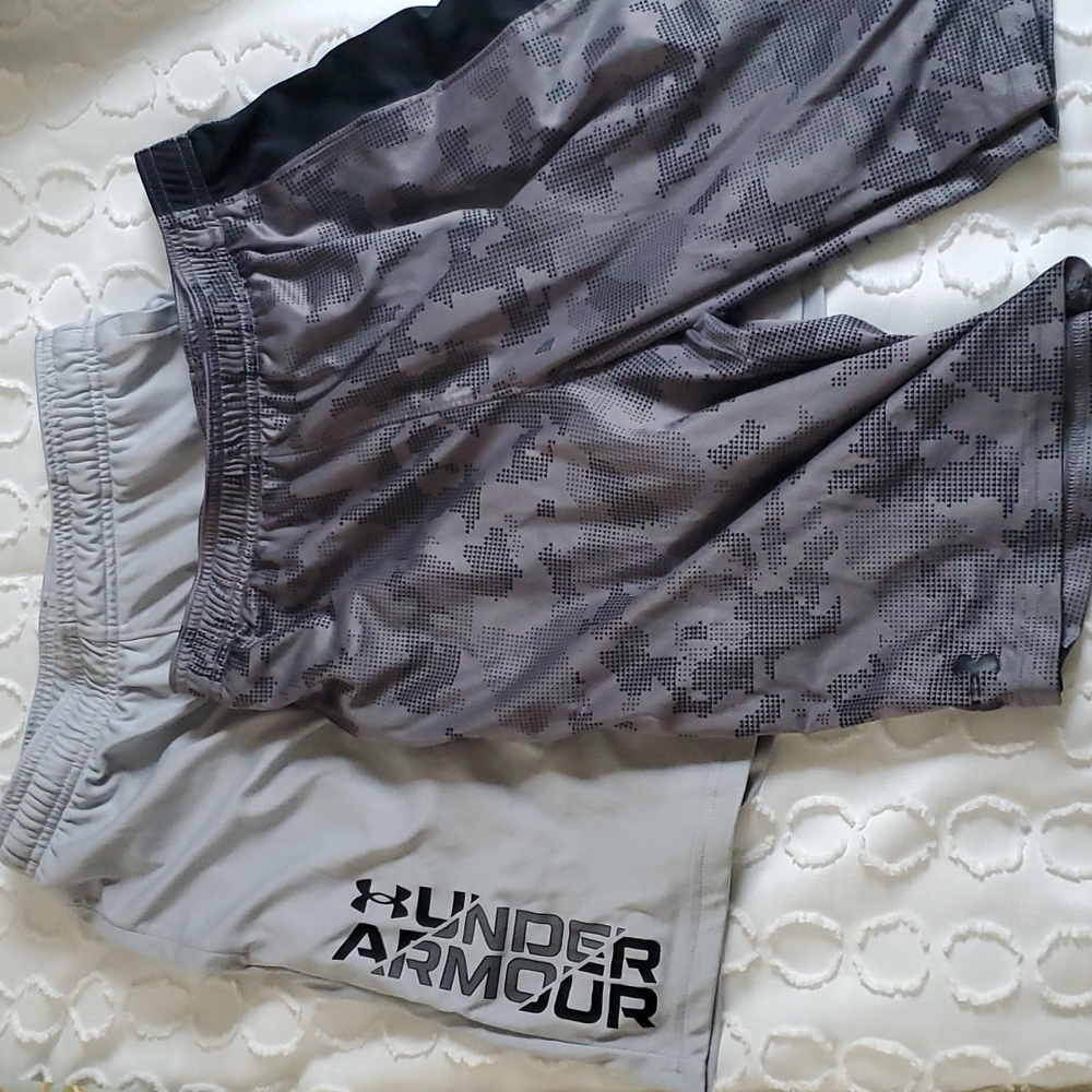 Boys L Under Armour Athletic shorts